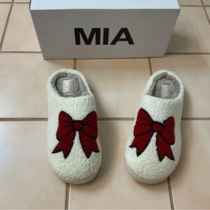 MIA Cozy Holiday Slippers Red Bow Sz 9 NIB!
